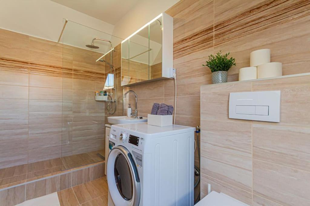 Roomy Apartment 80Sqm At City Center Free Parking Space, Ac & Balcony Budapest Exterior photo