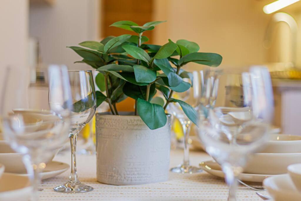Roomy Apartment 80Sqm At City Center Free Parking Space, Ac & Balcony Budapest Exterior photo