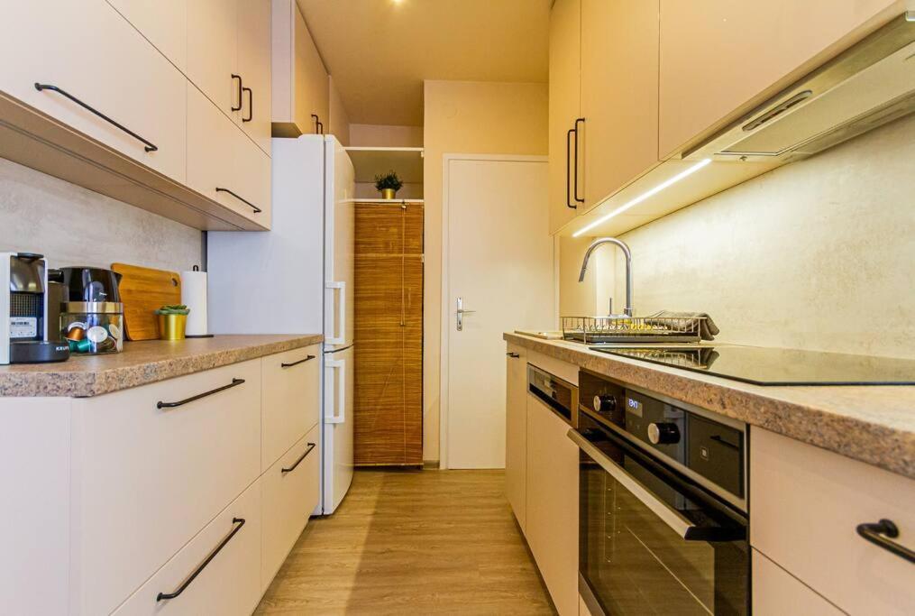 Roomy Apartment 80Sqm At City Center Free Parking Space, Ac & Balcony Budapest Exterior photo