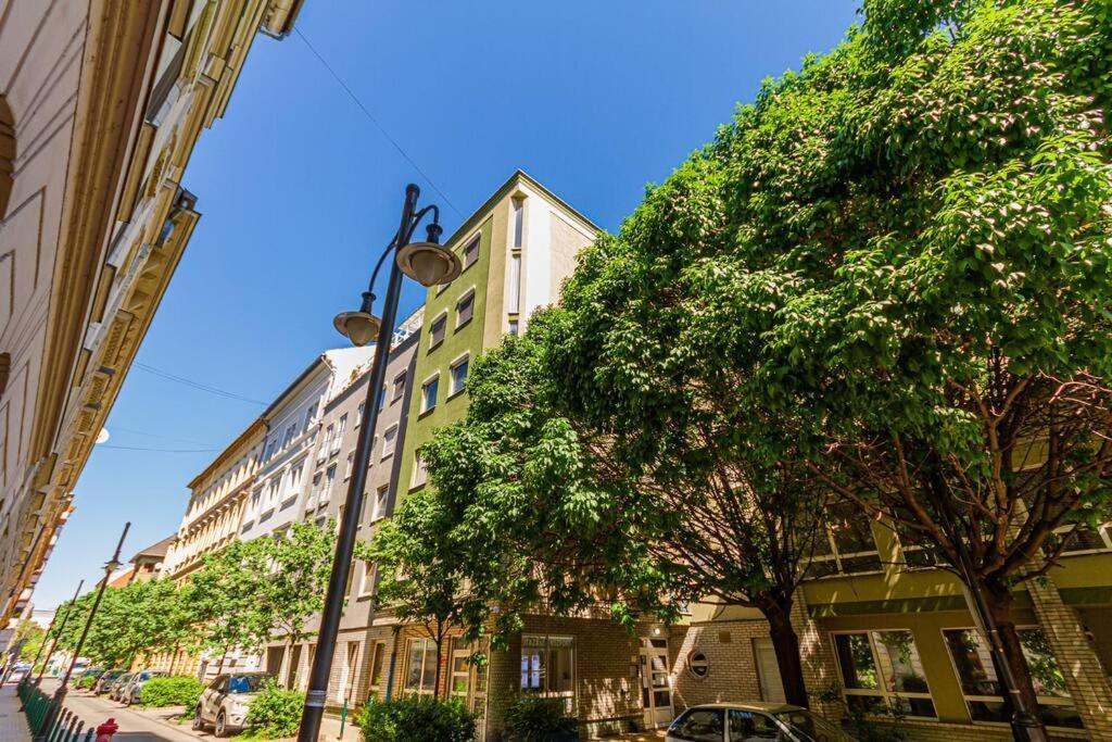 Roomy Apartment 80Sqm At City Center Free Parking Space, Ac & Balcony Budapest Exterior photo