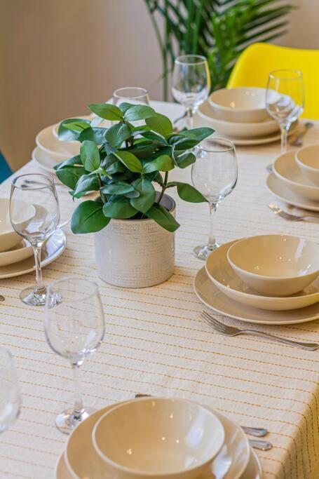 Roomy Apartment 80Sqm At City Center Free Parking Space, Ac & Balcony Budapest Exterior photo
