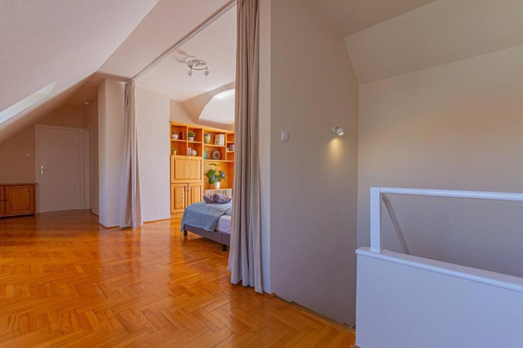 Roomy Apartment 80Sqm At City Center Free Parking Space, Ac & Balcony Budapest Exterior photo
