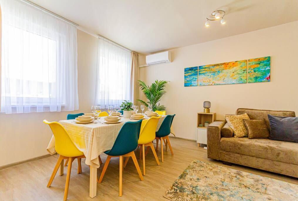 Roomy Apartment 80Sqm At City Center Free Parking Space, Ac & Balcony Budapest Exterior photo